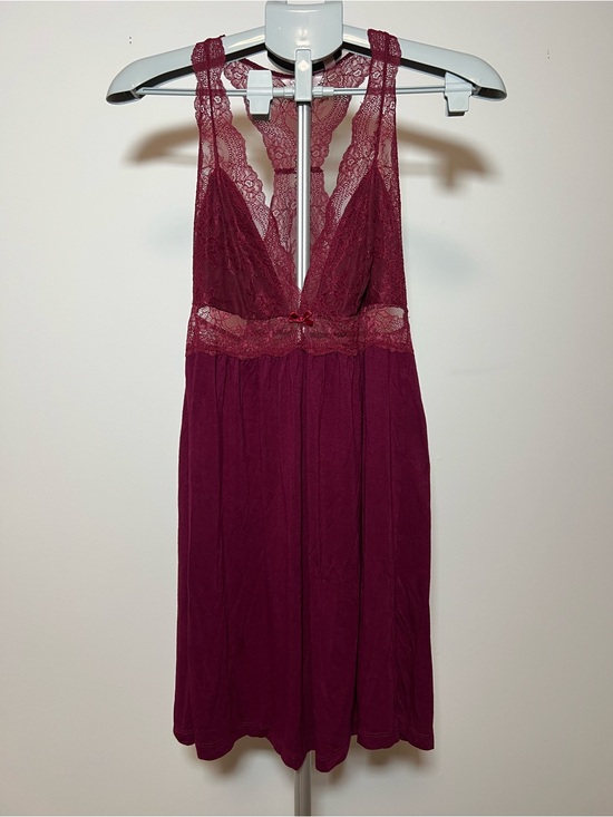 La Vie En Rose Other - Y2K Le Vie En Rose Lace Trim Deep V Neck Chemise in Burgundy Women’s Small